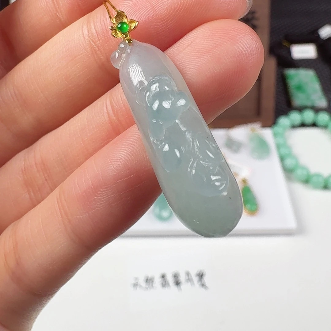 翡翠18K金镶嵌颈饰