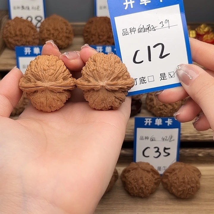 文玩核桃吊坠白狮子39