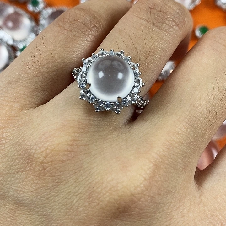 石英质玉合金颈饰