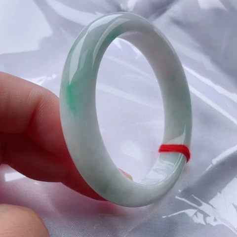 翡翠手镯未镶嵌正52.6