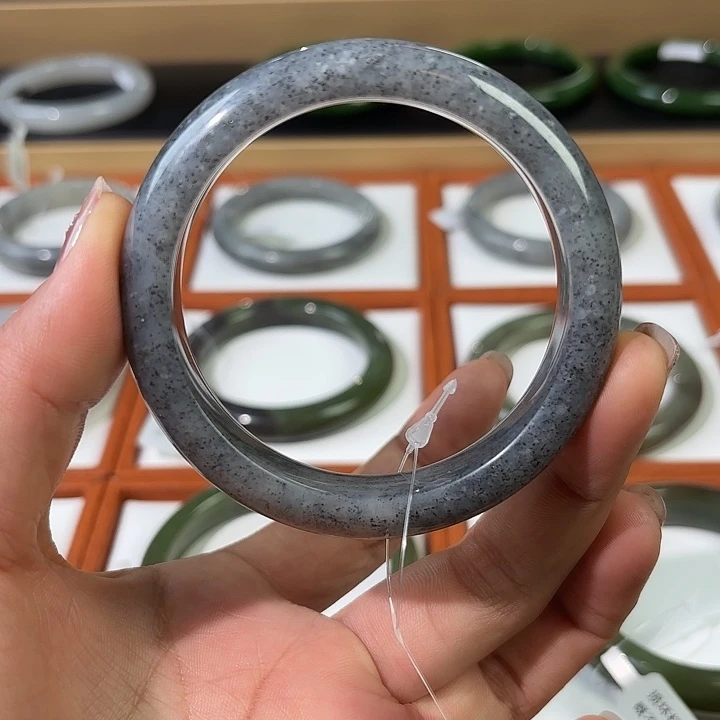 和田玉（糖玉）未镶嵌手镯