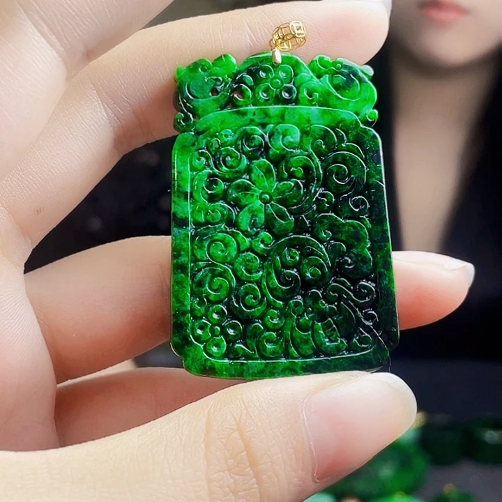 翡翠18K金镶嵌颈饰多样性