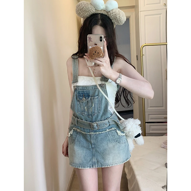 秋日嫩妹减龄牛仔背带裙女2025冬季新款小个子腰带显瘦百搭短裤裙