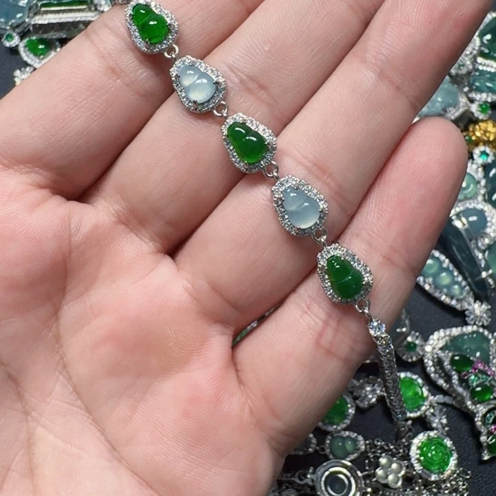 翡翠未镶嵌颈饰天然A货翡翠放漏