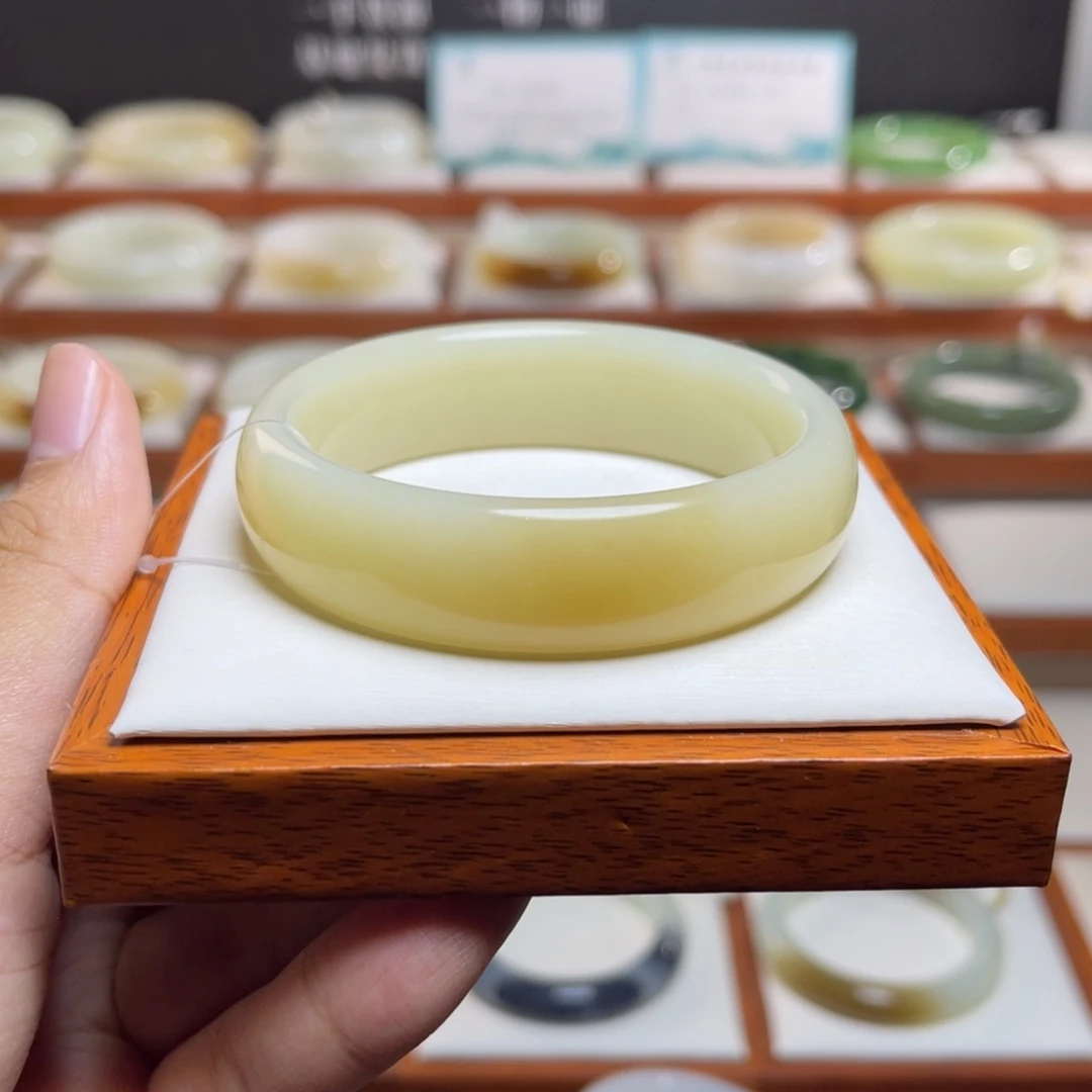 【闪购商品】未镶嵌手镯和田玉?***?