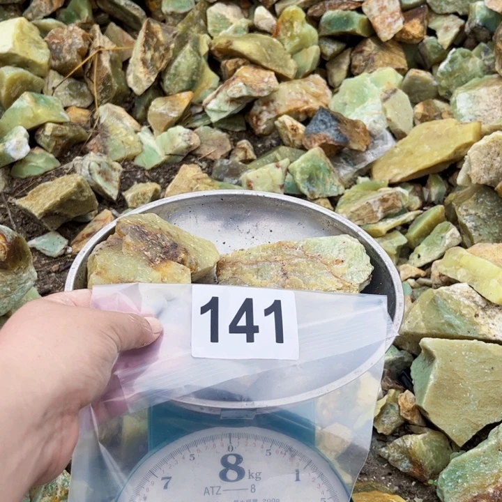 未镶嵌蛇纹石玉珠宝半成品