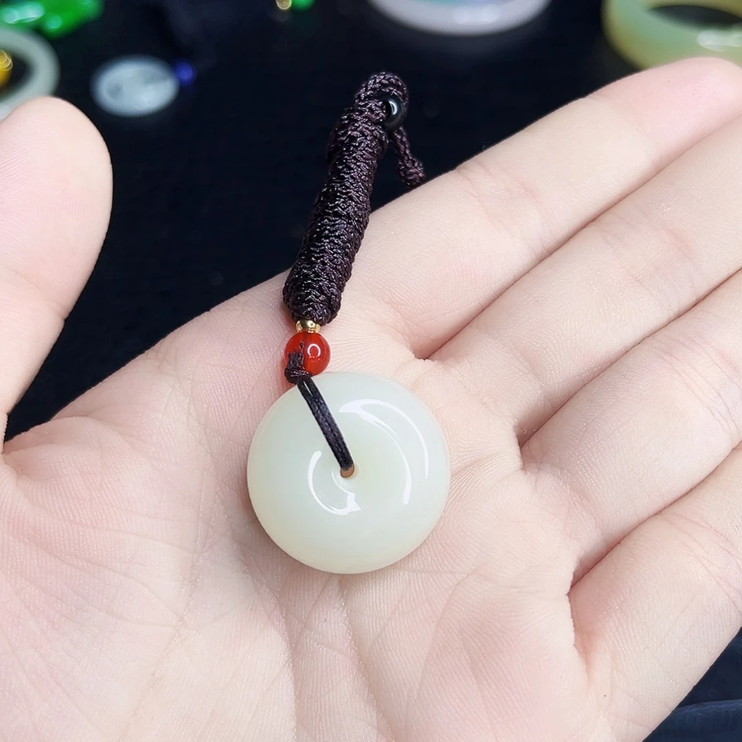 翡翠手镯未镶嵌吊坠
