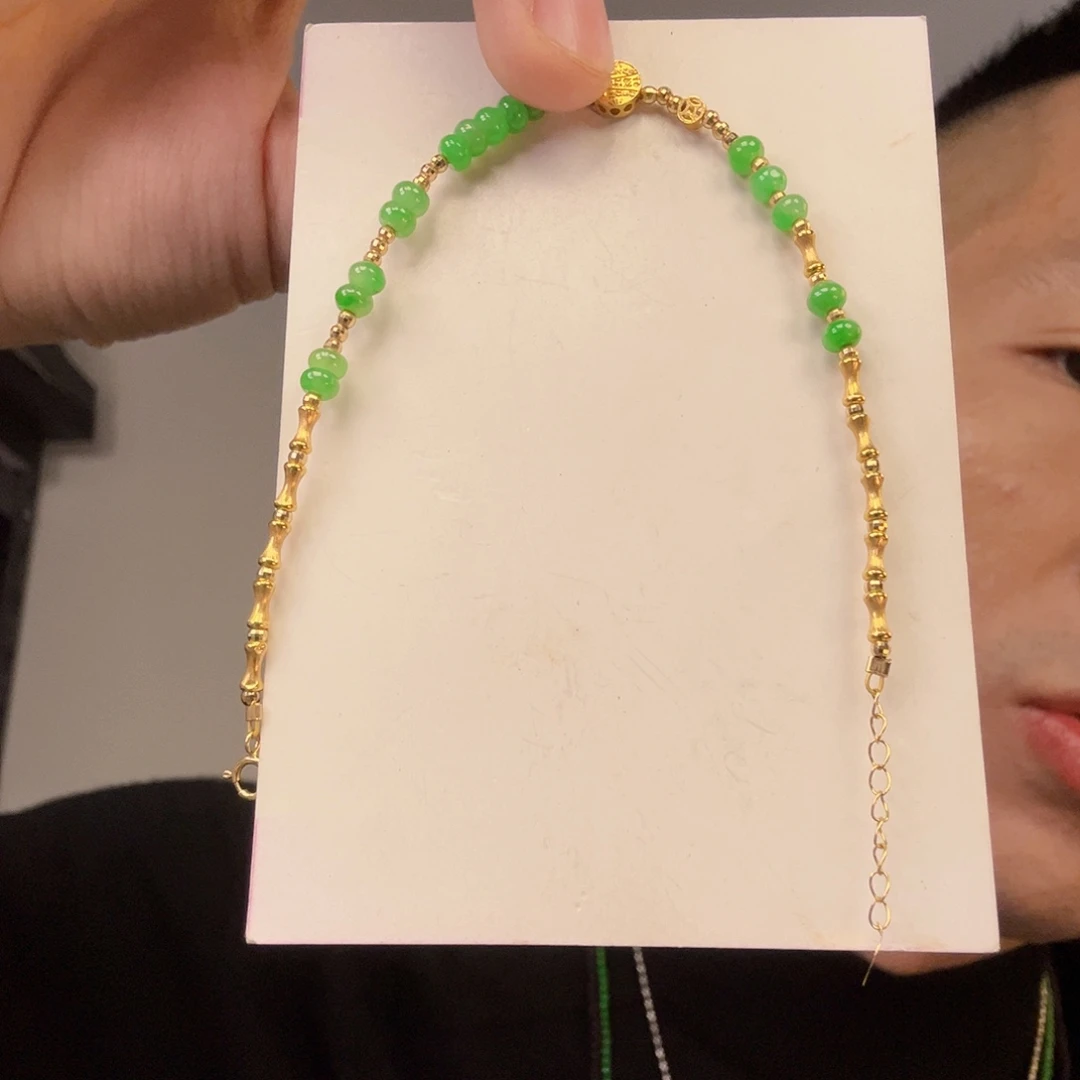 翡翠18K金镶嵌颈饰一件