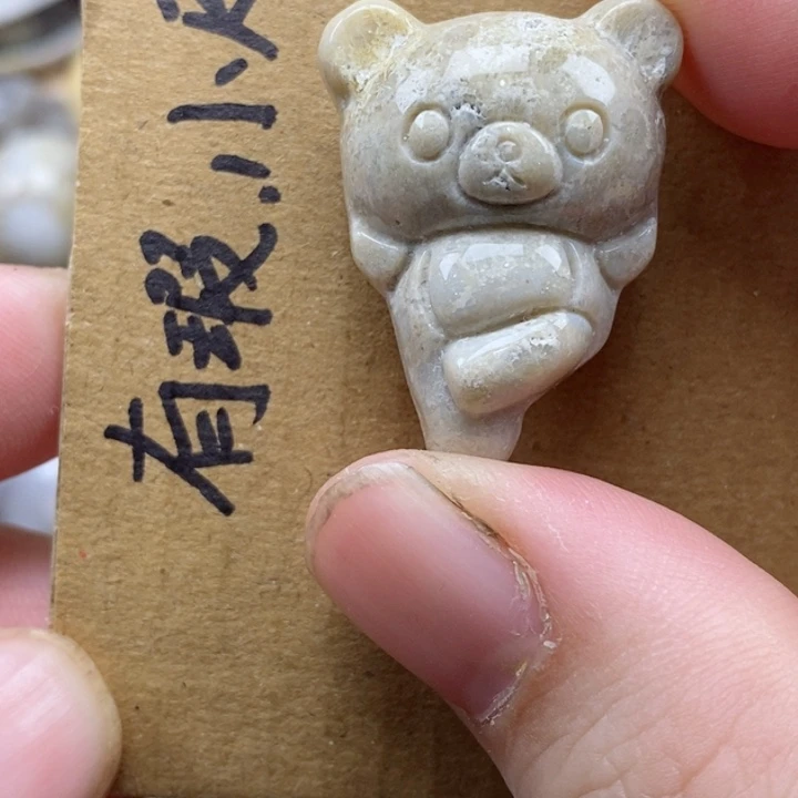 颈饰未镶嵌硅化珊瑚（珊瑚玉）