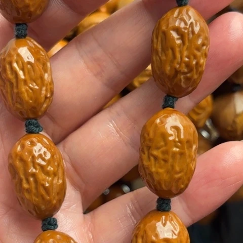 橄榄核雕精品大枣