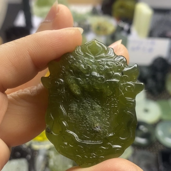 合金蛇纹石玉颈饰