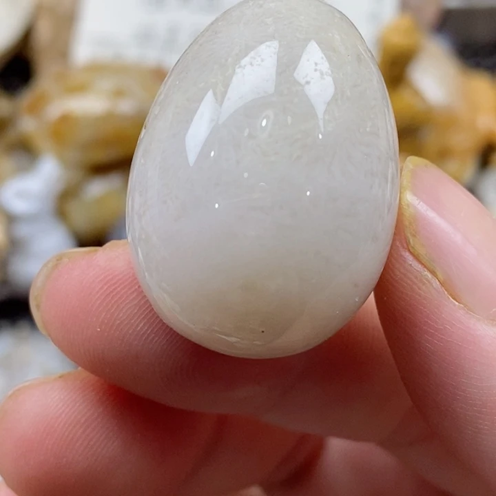 颈饰未镶嵌硅化珊瑚（珊瑚玉）有瑕