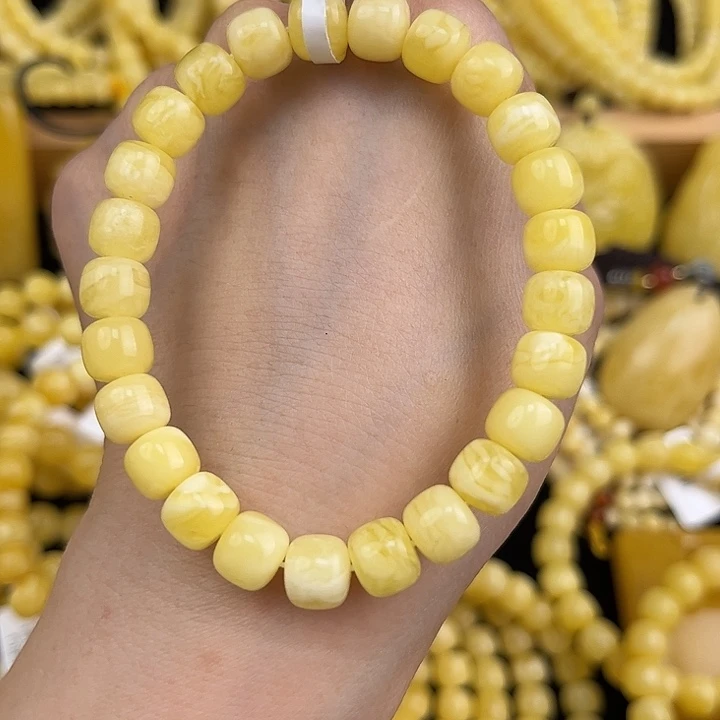 琥珀颈饰未镶嵌琥珀，多样性发其一