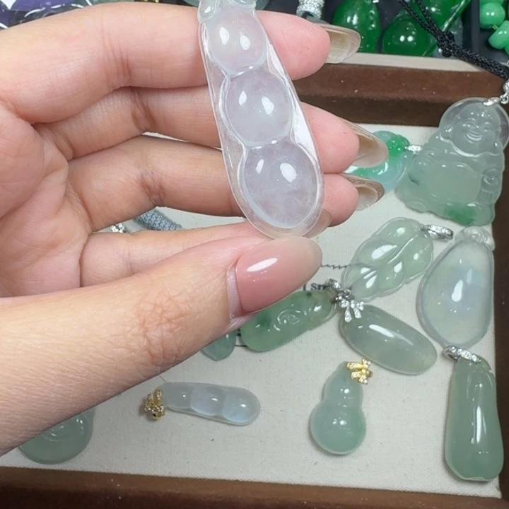 翡翠未镶嵌颈饰11