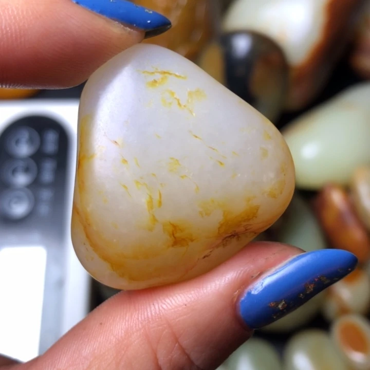 和田玉未镶嵌珠宝奇石