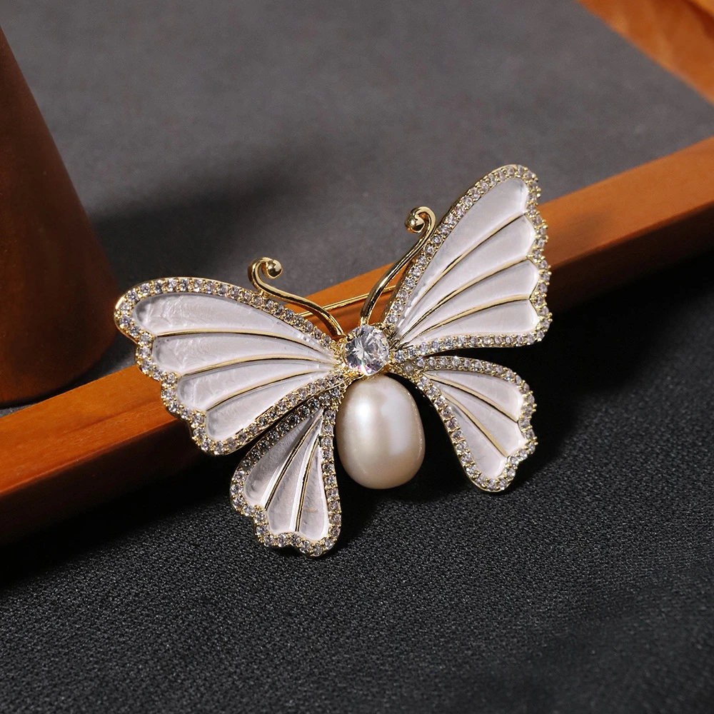 时尚贝母蝴蝶胸针高档天然淡水珍珠正品胸花时尚高级气质西装别针
