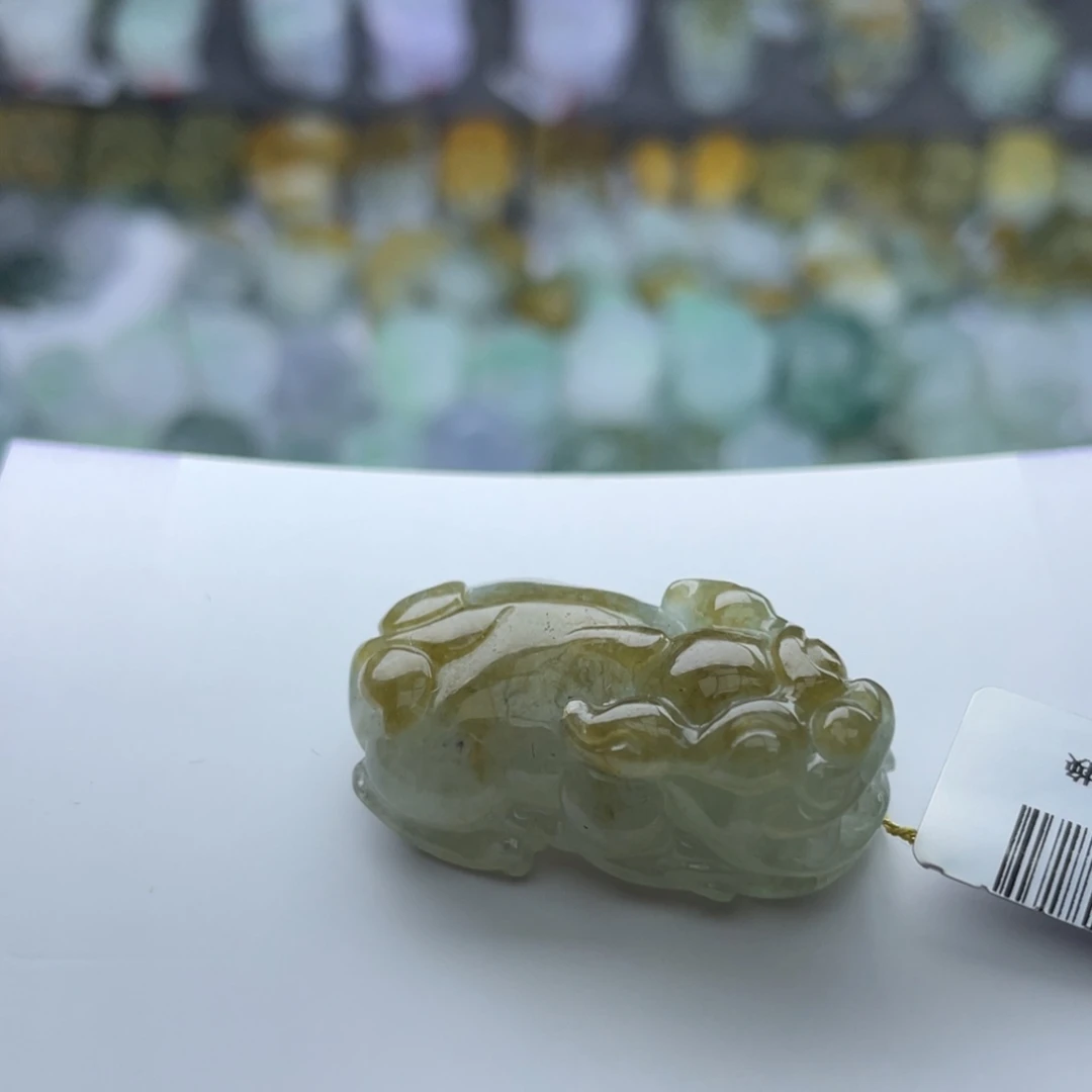 翡翠未镶嵌颈饰貔貅