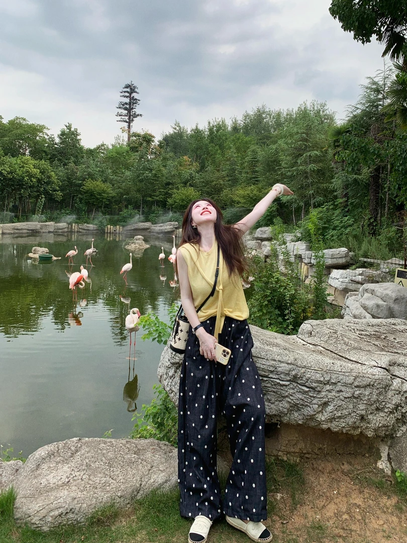 2025夏季新款韩系松弛感圆领针织背心上衣披肩搭配波点阔腿裤套装