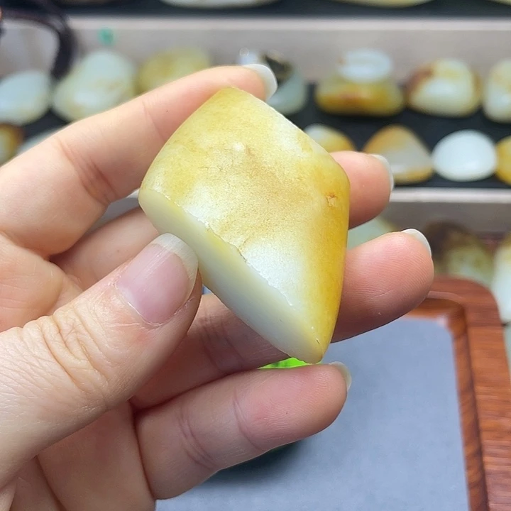 y***n和田玉未镶嵌颈饰