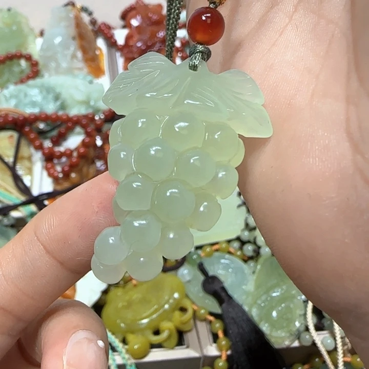 蛇纹石玉未镶嵌吊坠