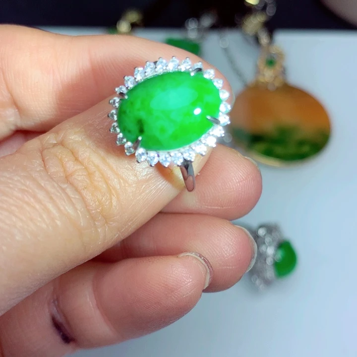 翡翠吊坠(不含链)未镶嵌