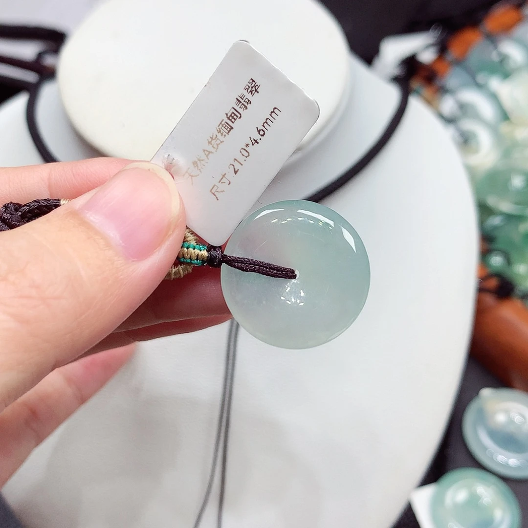 翡翠未镶嵌颈饰编号3，21/4.6