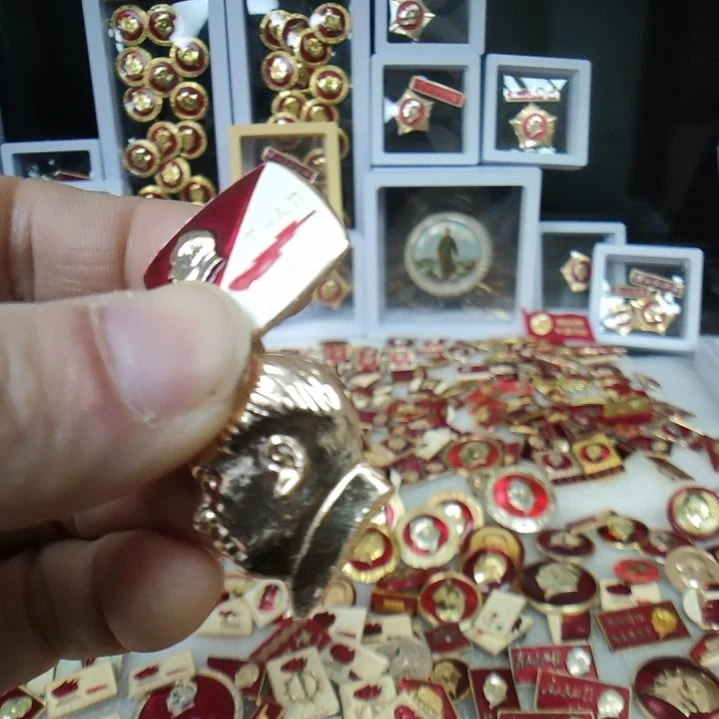 1***1321老师爷爷金属像章
