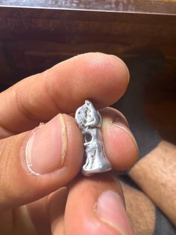 玲老老的，压痕好