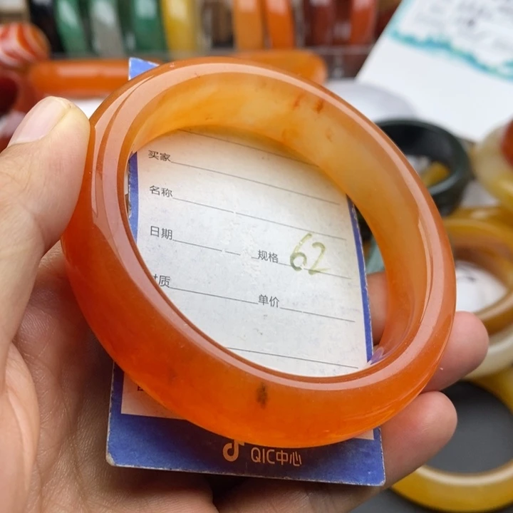 未镶嵌手镯石英质玉