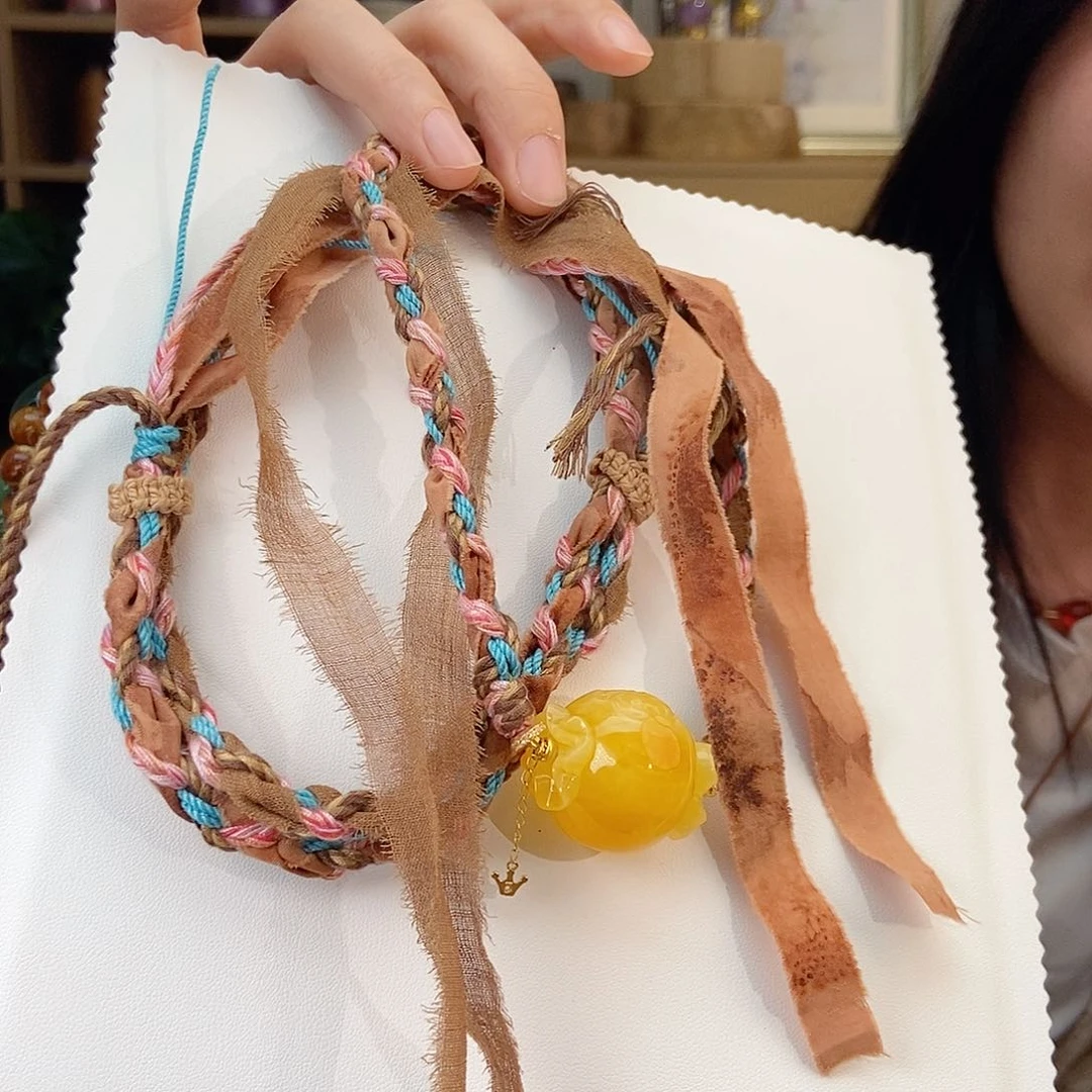 蜜蜡颈饰18K金镶嵌?**呀