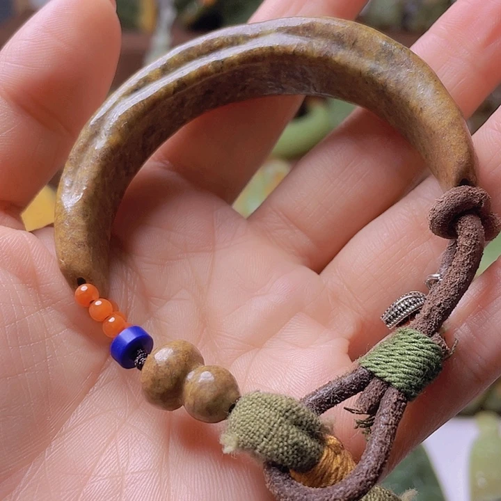 未镶嵌岫岩河磨玉（透闪石质玉）把件