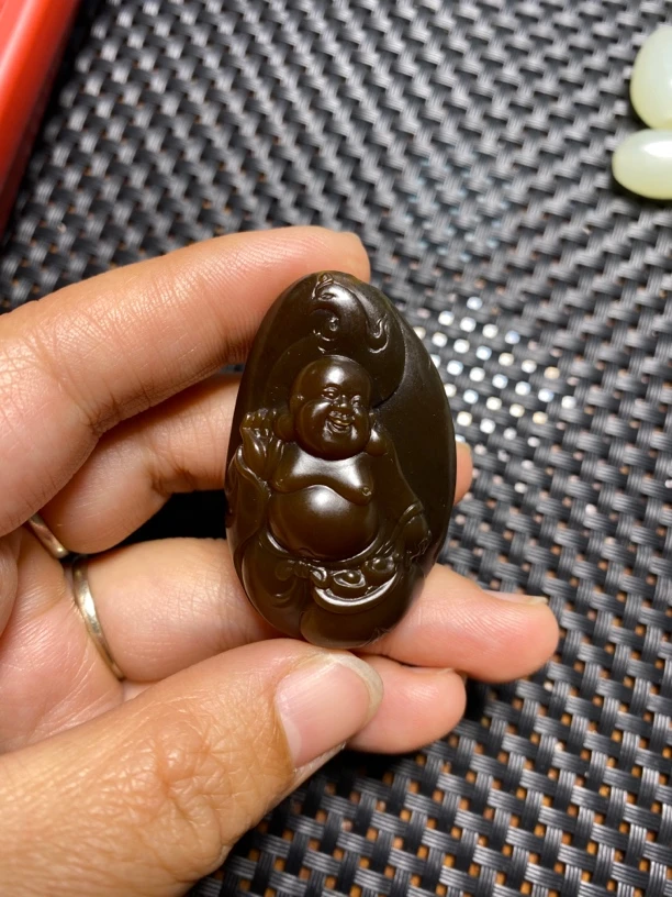 和田玉纯糖笑佛吊坠