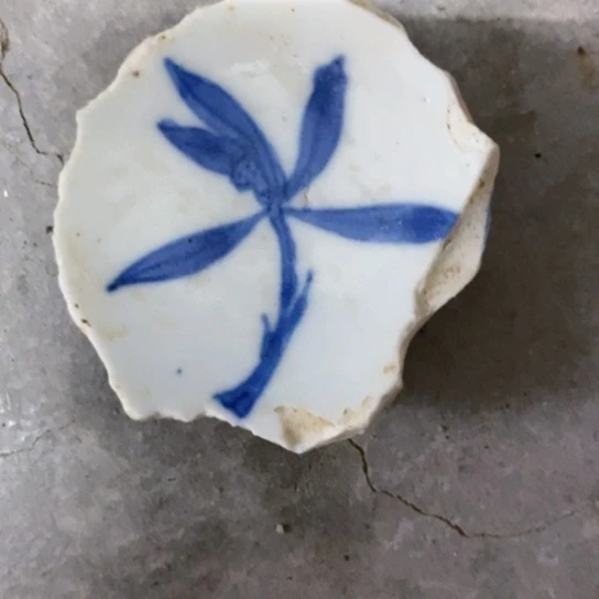 梁***咩瓷片现代瓷器青花瓷片