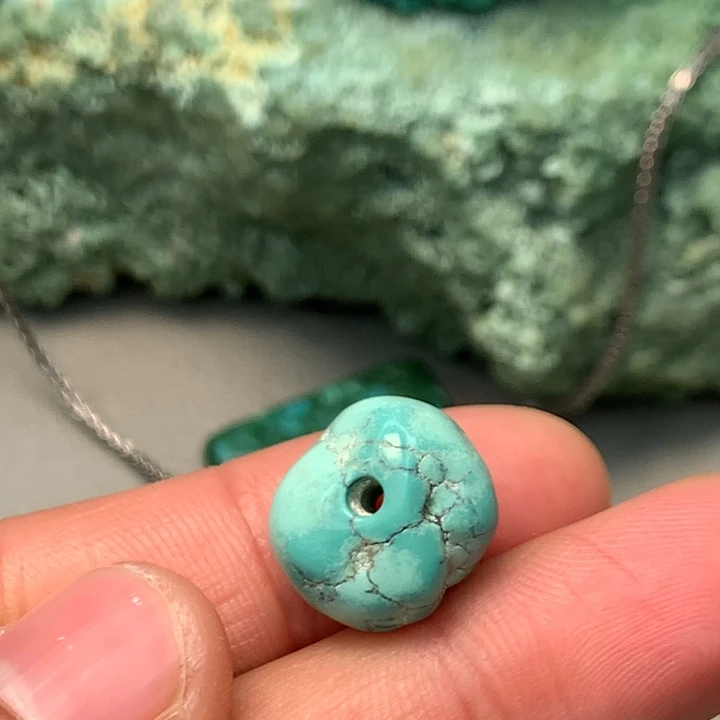 绿松石未镶嵌颈饰