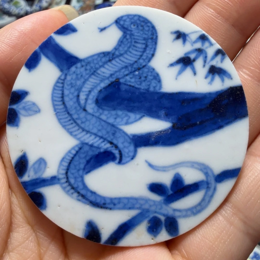 摆件青花瓷片一个