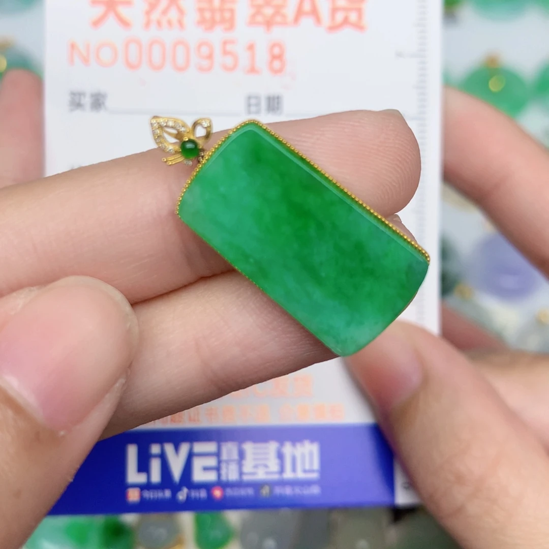 翡翠18K金镶嵌颈饰无事牌