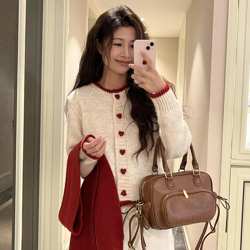 毛衣外套女2025冬季新款设计感拼色爱心纽扣针织开秋学生毛衣开衫