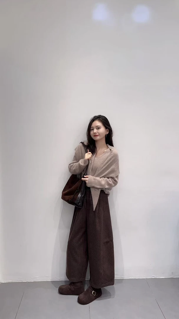 2025秋季新款韩系气质圆领针织衫披肩毛毛马甲外套阔腿裤三件套