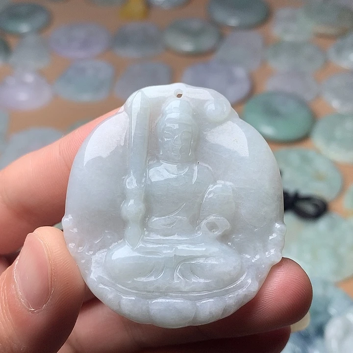 翡翠未镶嵌颈饰不动明王，包容