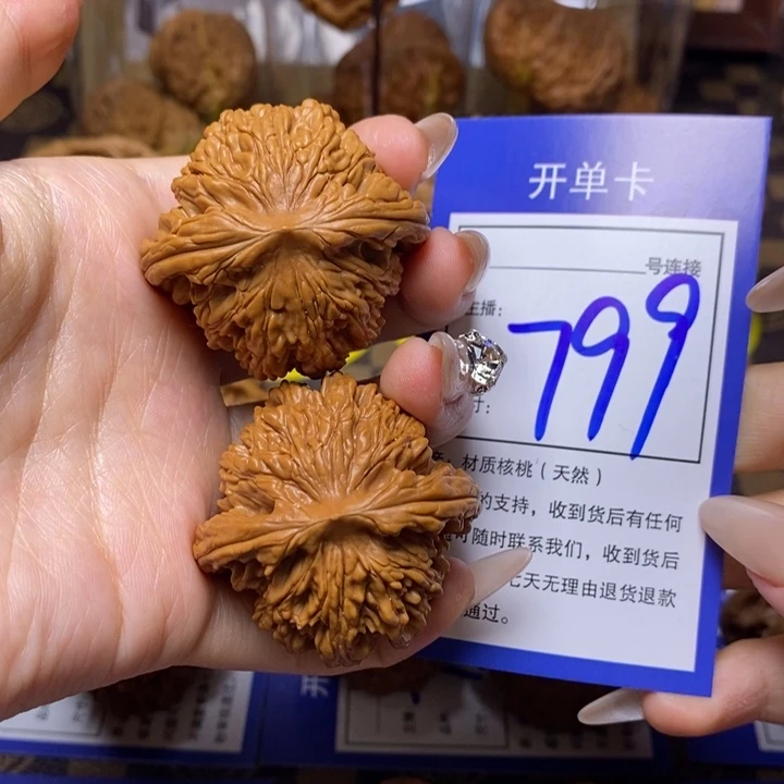 文玩核桃吊坠42虎头799