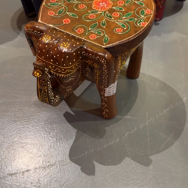 丁***拉铁木（非红木类）家居用品等