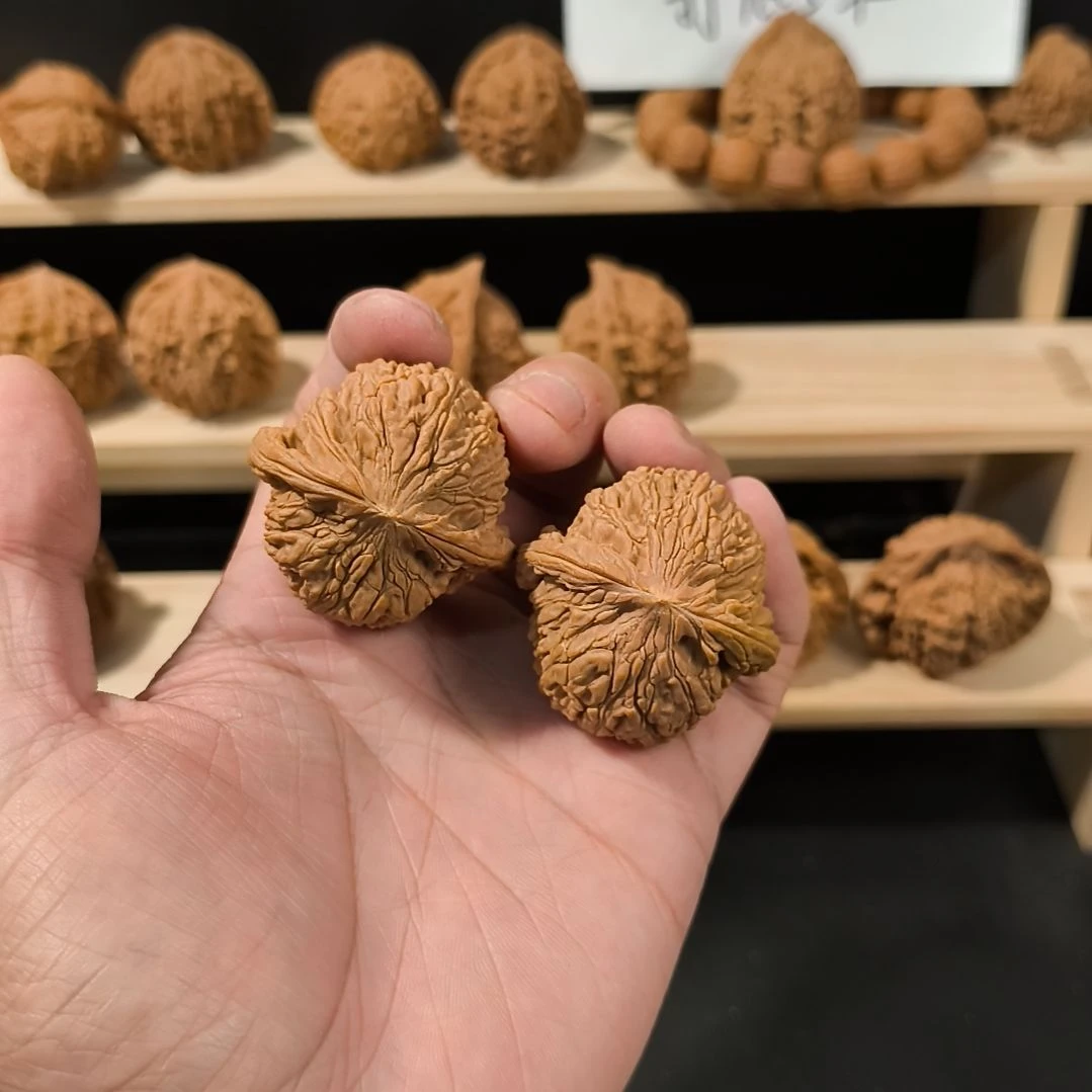 吊坠文玩核桃42+泥鳅背有黄尖