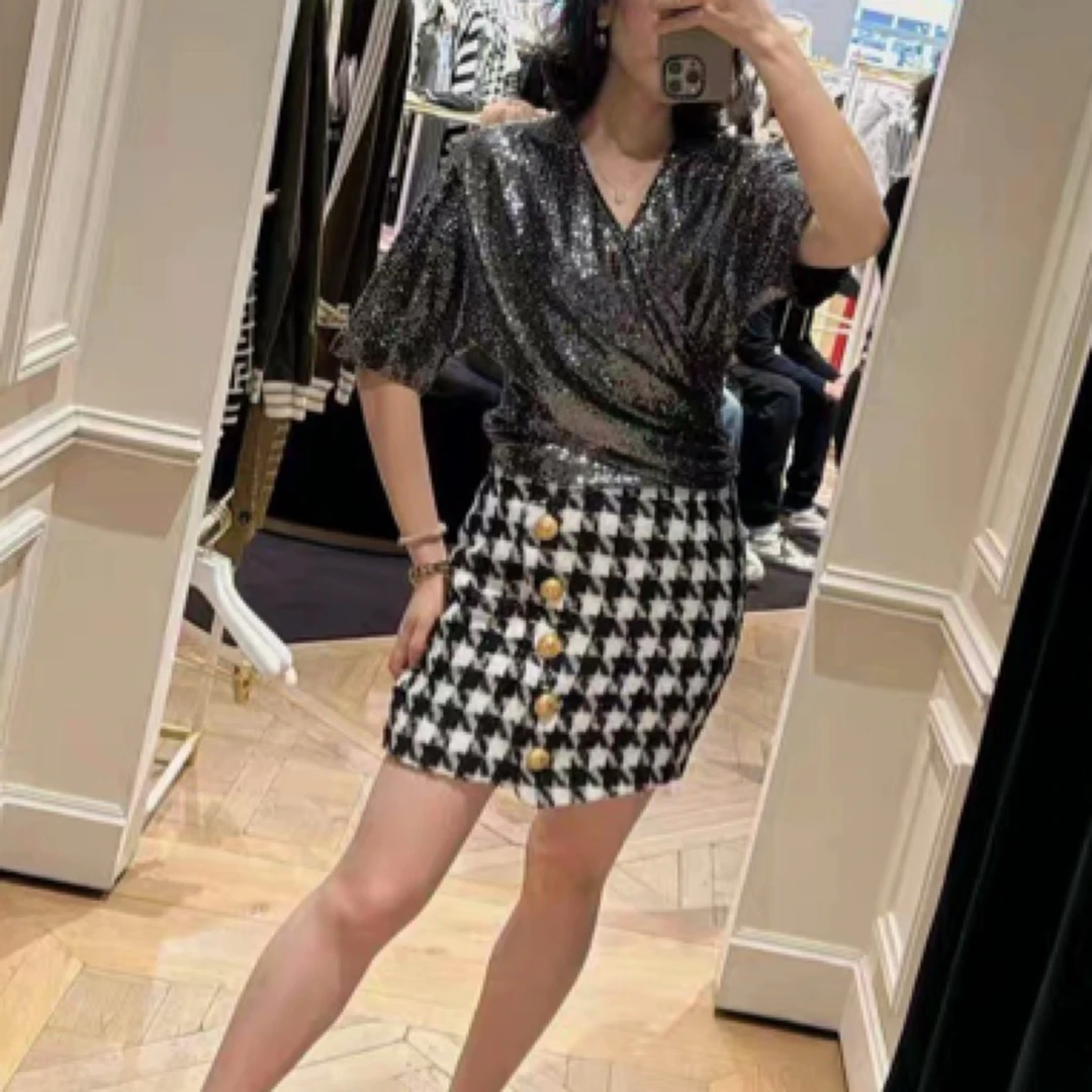 全新未使用 BALMAIN/巴尔曼 黑色重工亮片金扣短袖/36码/29707