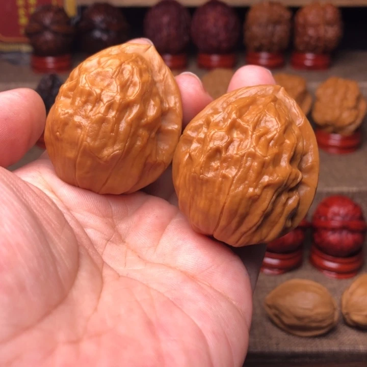 文玩核桃把件38云纹桃心39