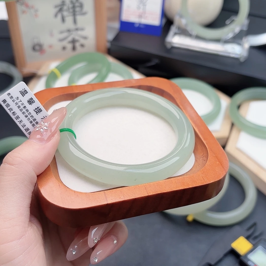 石英质玉未镶嵌手镯58