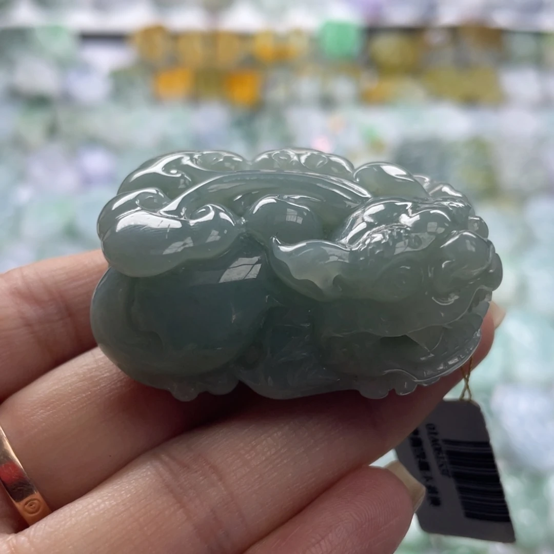 翡翠未镶嵌颈饰貔貅