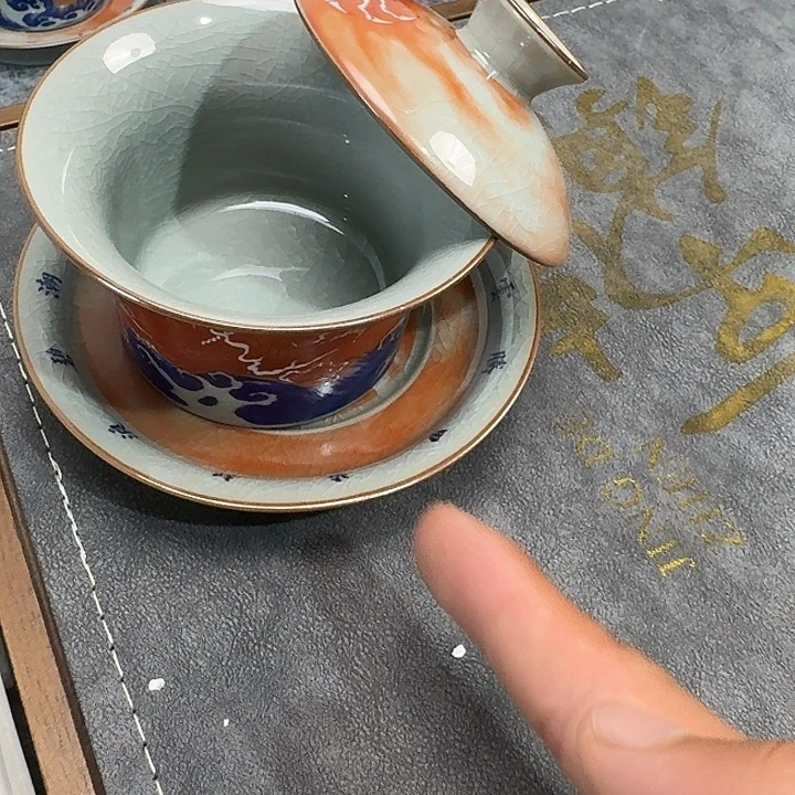 陶泥泛红鱼化龙马蹄盖碗微瑕