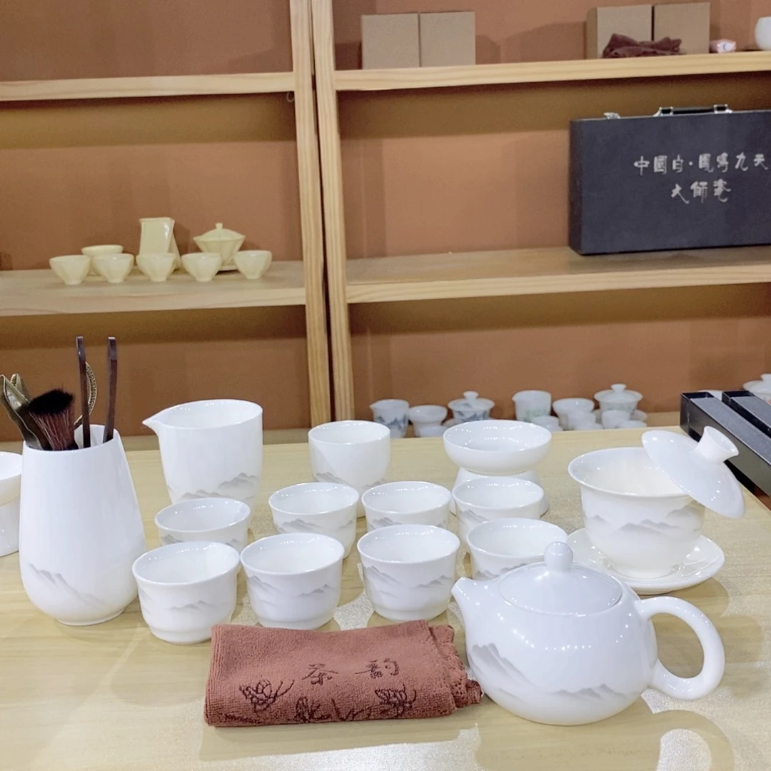 瓷片水墨江山羊脂玉套装21头