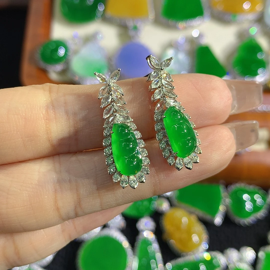 颈饰18K金镶嵌翡翠