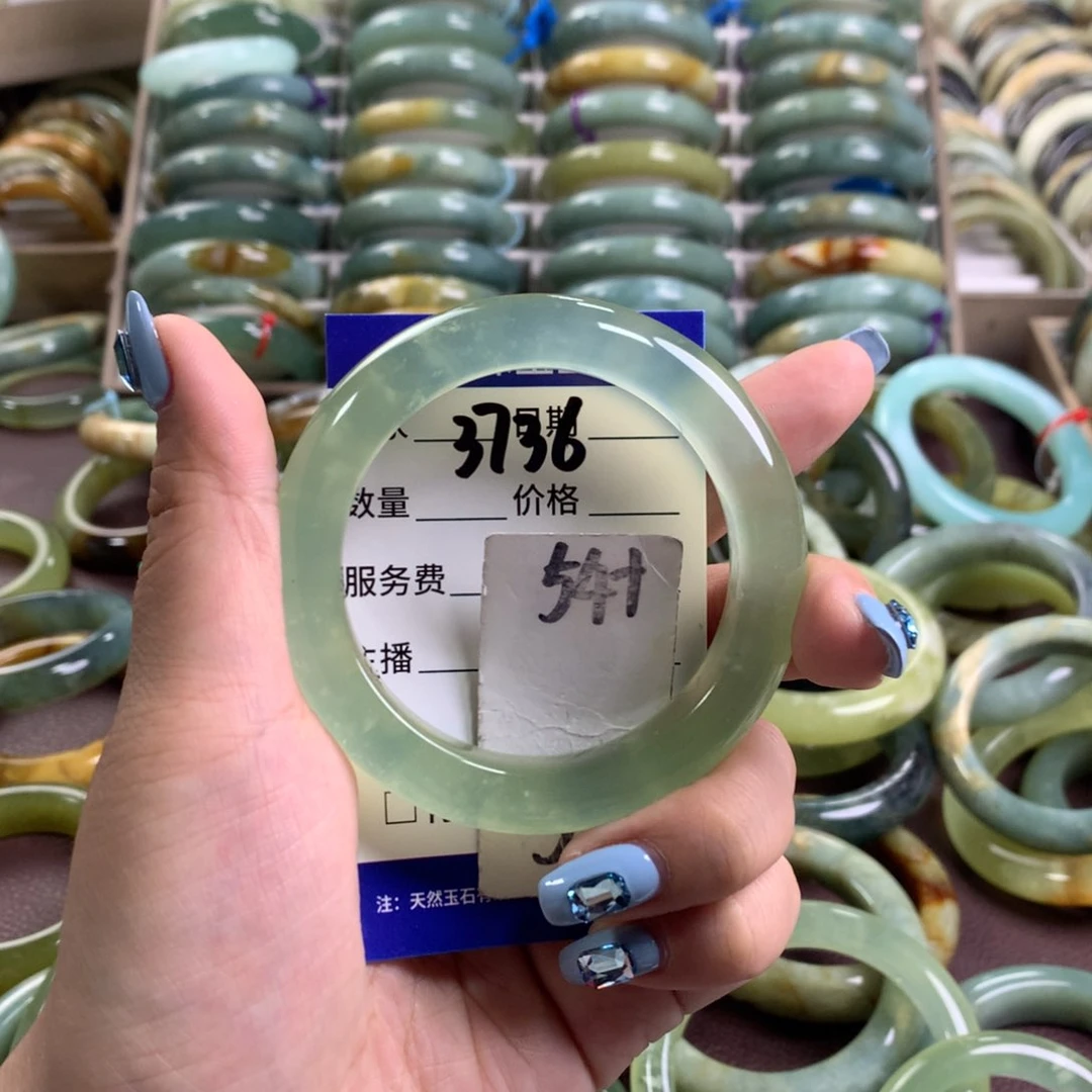 蛇纹石玉未镶嵌手镯马***家3736